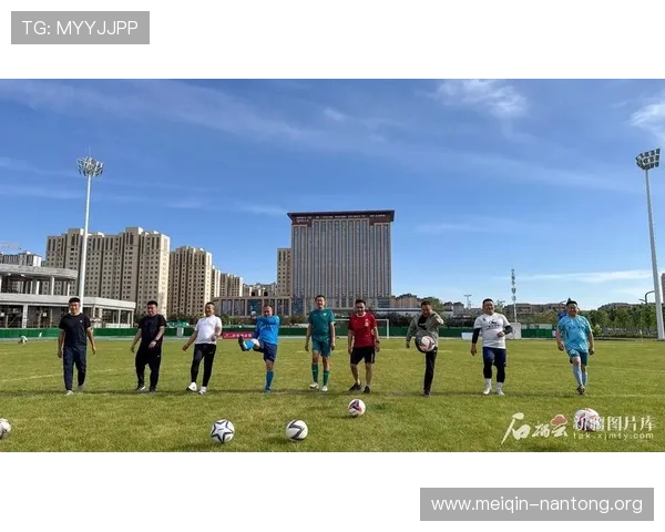 斗球网页：足球爱好者必备的线上竞技平台详细评测与使用指南