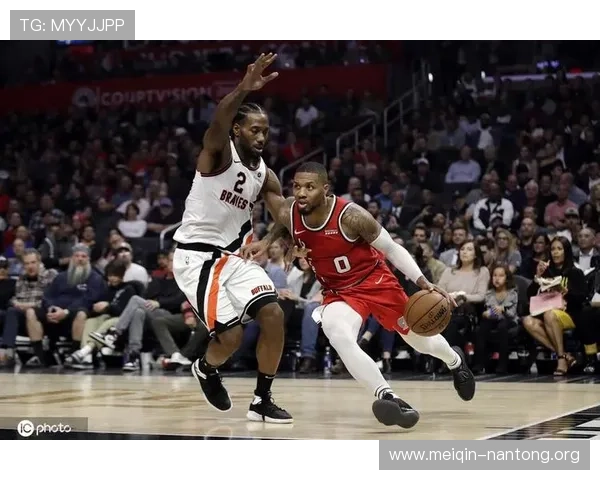 NBA斗球直播在线专业解说同步直播，带你深入了解比赛细节